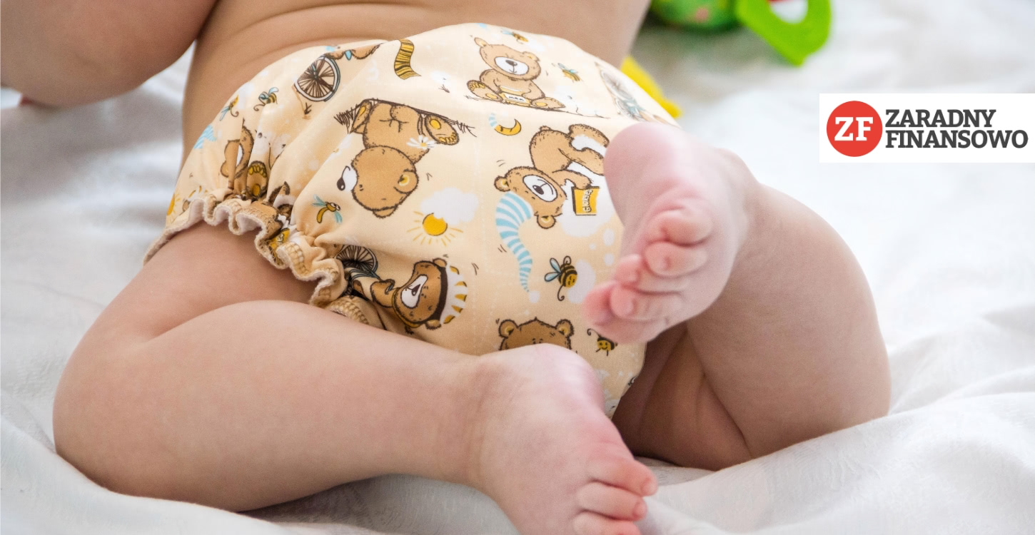 pampers przykleja sie do pupy